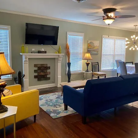 Cozy Bungalow Close To Downtown Bayfront